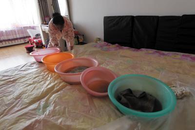施秉楼上漏水，住户失联，小区没物管，业主维权难！律师来支招……